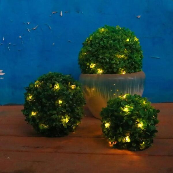 Boule de buis lumineuse solaire à suspendre