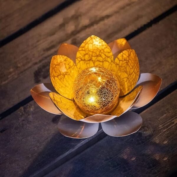 Fleur de lotus avec boule en verre craquelé solaire