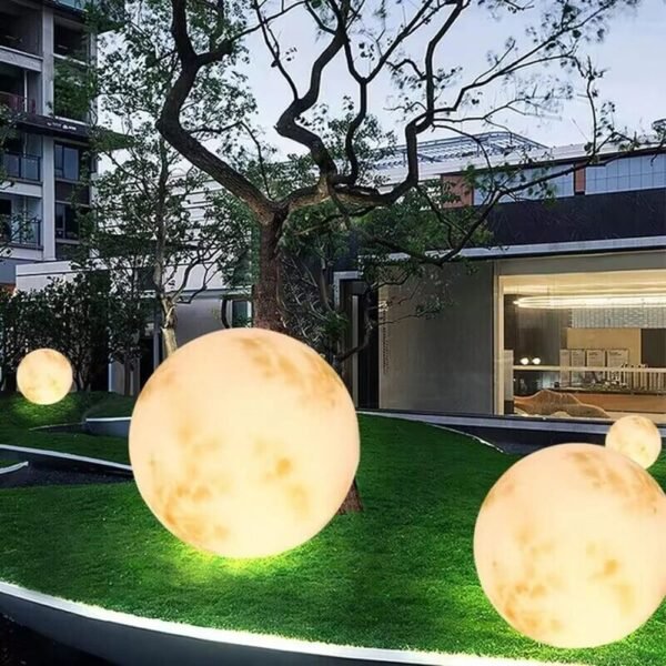 Lampe solaire LED en forme de lune