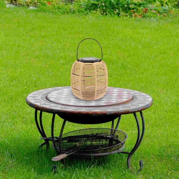 Lanterne solaire d'extérieur tissée en rotin