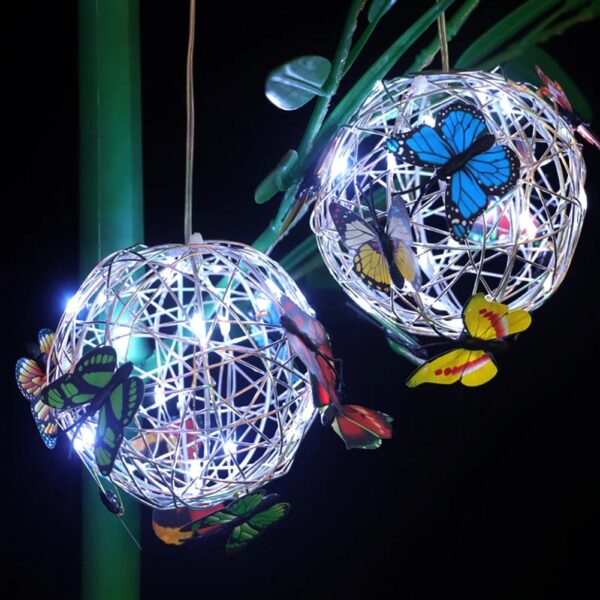 Petite boule solaire papillons décorative à suspendre