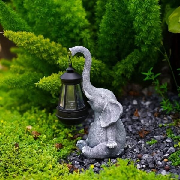 Statue d'éléphant avec lanterne solaire
