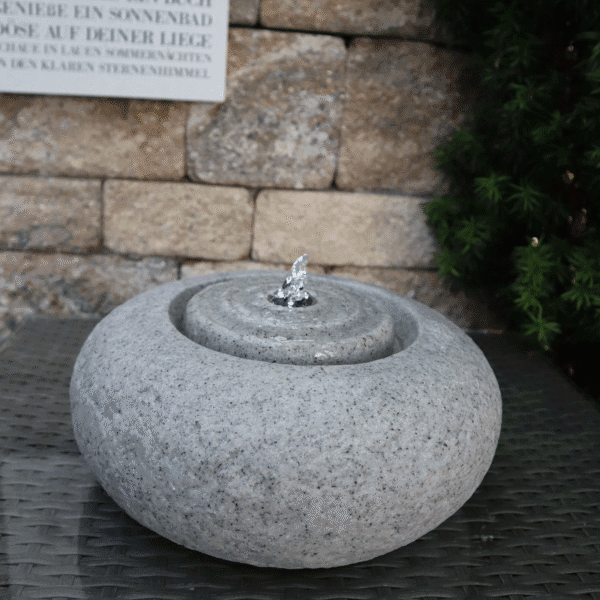 Fontaine solaire ronde de jardin